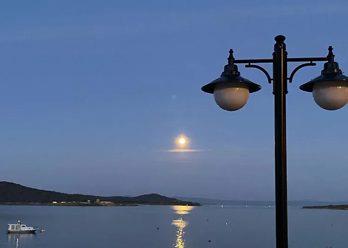 Hotel Cunda Panorama 2*